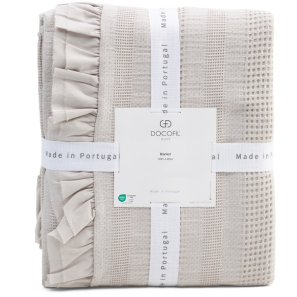DOCOFIL Made In Portugal Chunky Ruffle Coverlet - Picture 1 of 2